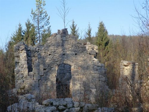 Ruševine cerkve sv. Kocijana nad Rakovim škocjanom (foto M&T Benda)